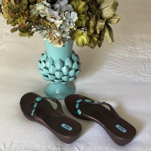 Oka women shoes size ML 8.5 tourquoise bead